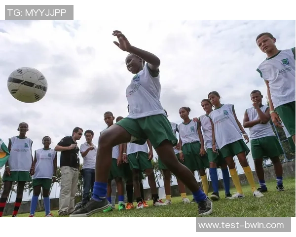 热情似火的巴西沙滩足球盛宴展现激情与活力的海滨运动魅力
